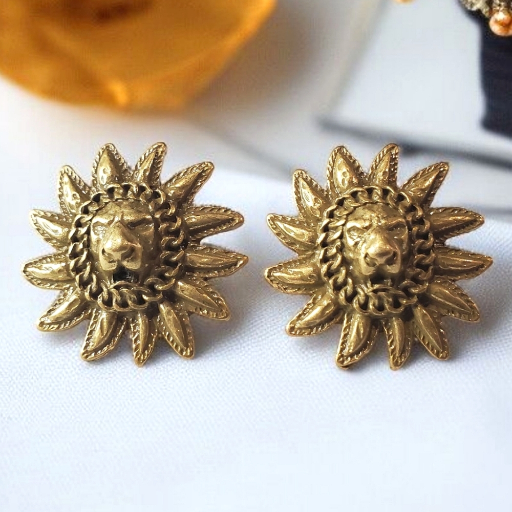 Coolest Lion Chain Flower Matte Gold Earrings - Picture 1 of 4